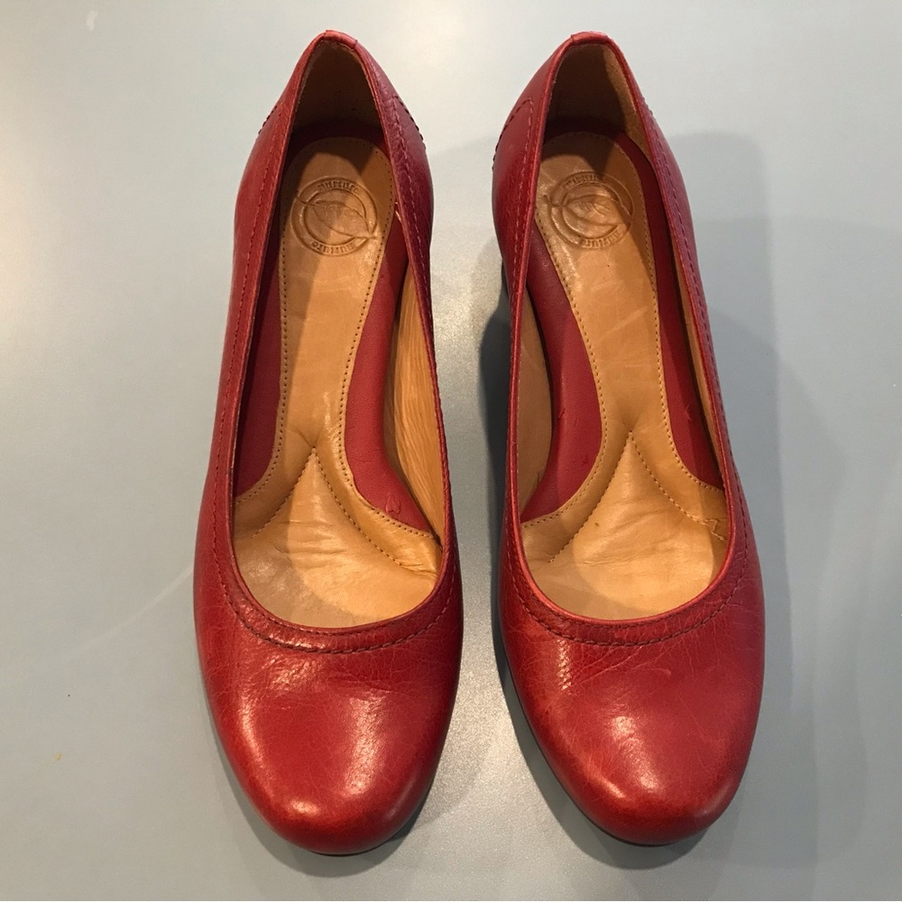 Nurture by Lamaze Red Wedges